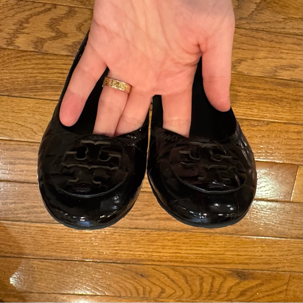 Tory Burch Black leather Embossed Pumps - Picture 9 of 10